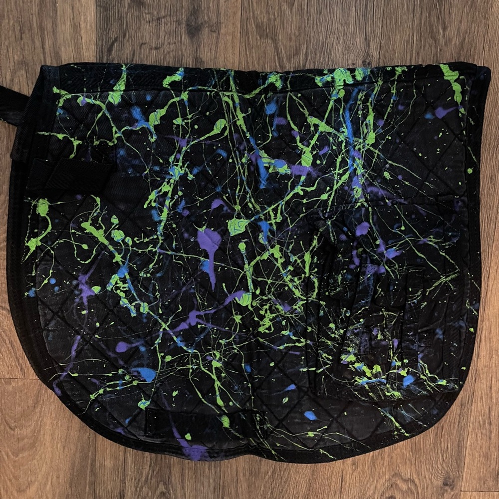 Trail pad. English saddle pad. Saddle pad. Saddle pad with pockets.